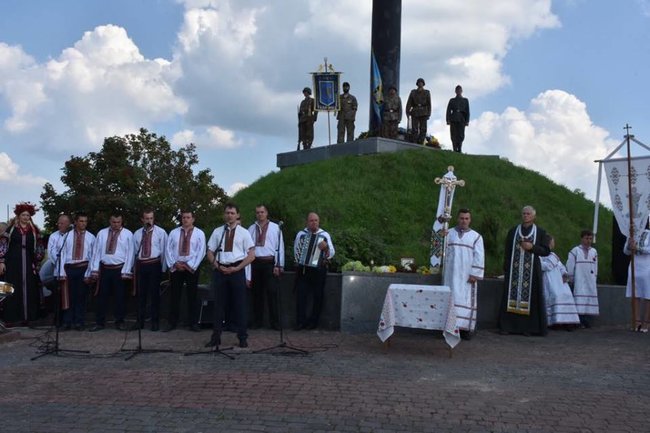 Останки четырех бойцов СС Галичина, погибших в июле 1944 года, перезахоронили на Львовщине 05
