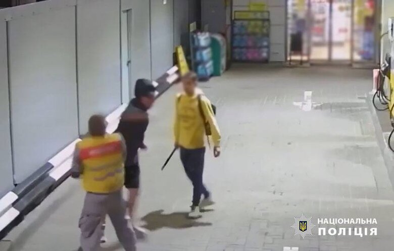 Двоє хлопців напали на працівника АЗС у Києві