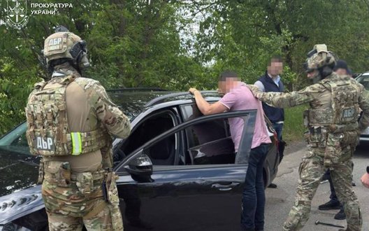 "Закриття справи" СЗЧ і зняття з розшуку за $9 тис. хабаря: викрито ужгородського адвоката. ФОТОрепортаж