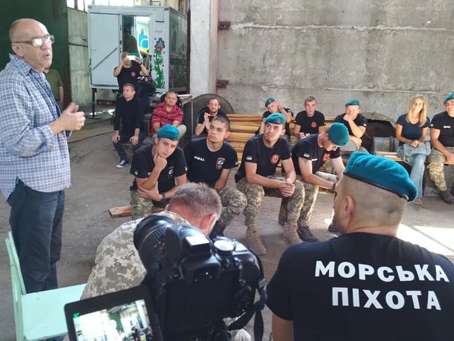 Поэты и писатели встретились с бойцами 503-го ОБМП 24