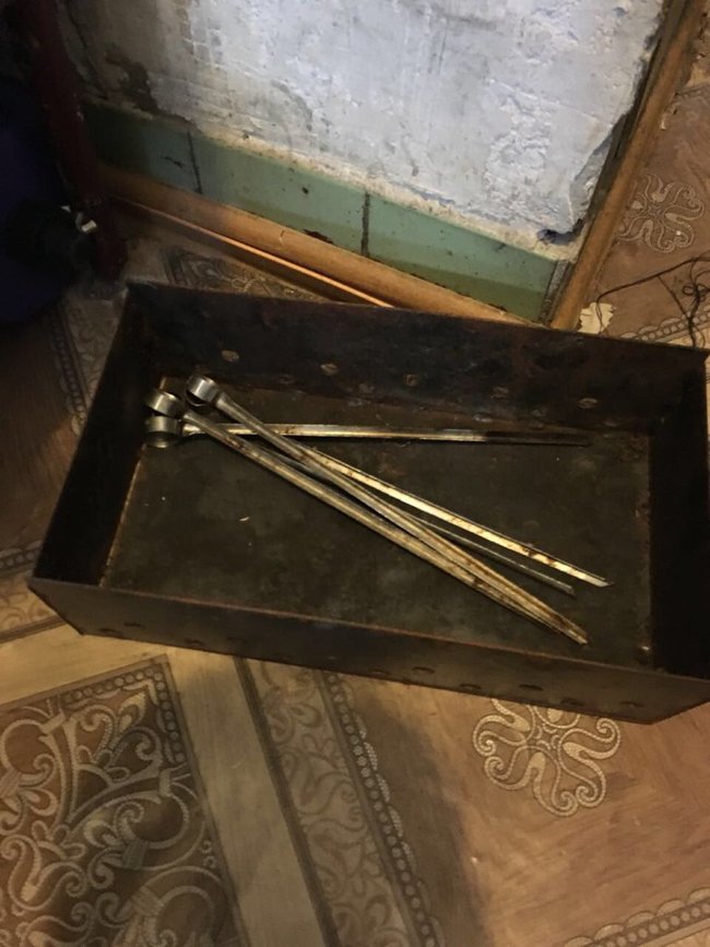 Планшет і ніж, - ГПУ опублікувала деякі заборонені речі з камери торнадівців 02