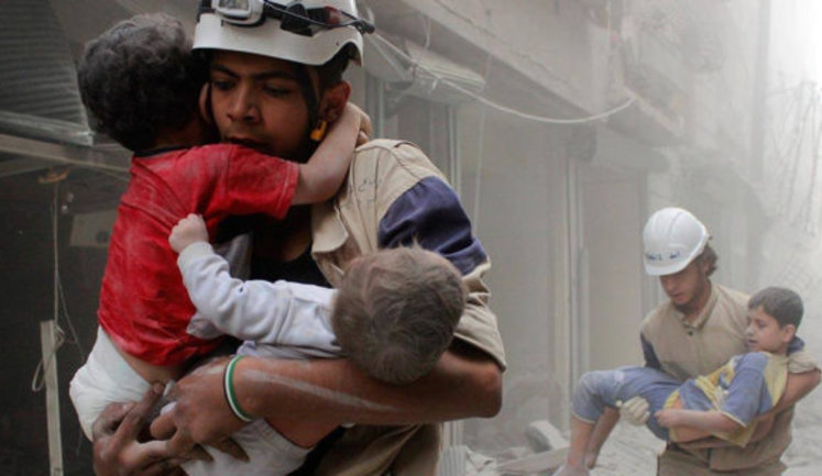 Assad regime helicopter drops gas bomb on town near downed Russian jet’s crash site. VIDEO