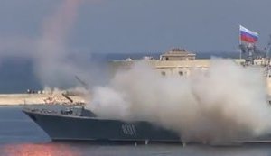 "Что-то пошло не так": В Севастополе на параде оккупантов ко дню ВМФ РФ произошел неудачный пуск ракеты. ВИДЕО