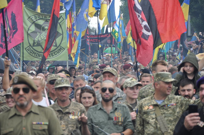 У центрі Києва відбувся Марш захисників України 32