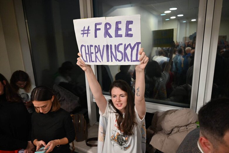 Court is considering appeal against detention of Colonel Chervinskyi 05