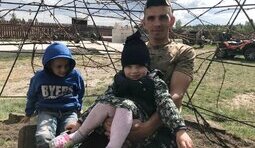 26-річний азовець Володимир Дубровець став опікуном для вісьмох дітей свого брата
