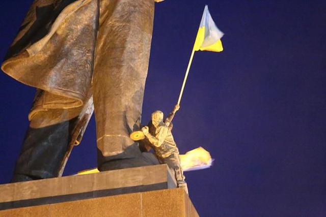 ленин харьков памятник