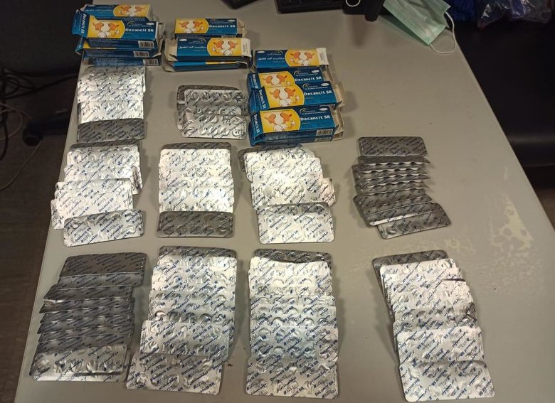 В Борисполе служебный пес нашел 2 тысячи запрещенных таблеток у двух мужчин, возвращавшихся из Шарм-эль-Шейха 04