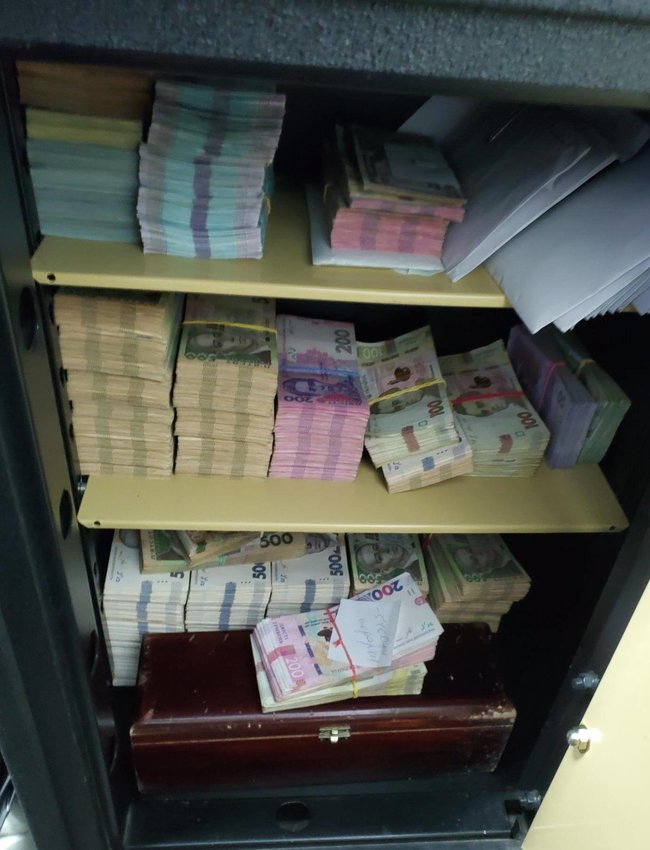 ГФС уличила менеджмент международной сети пиццерий в уклонении от уплаты налогов на 75 млн грн 08