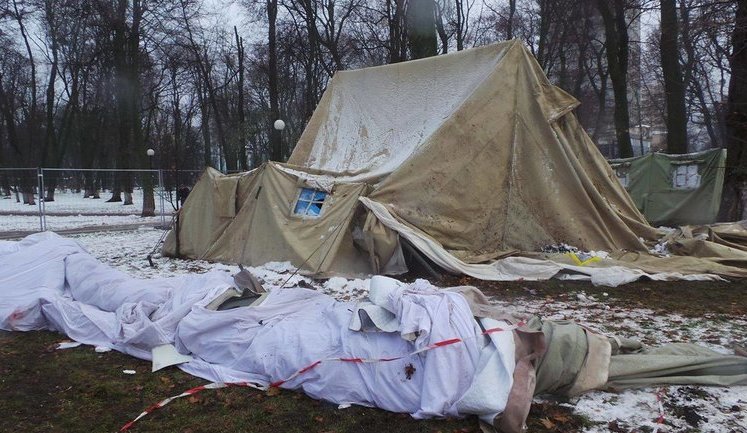 Утро в лагере под Радой после противостояния активистов и правоохранителей. ФОТОрепортаж