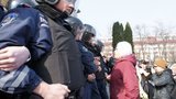 Подробности штурма Черкасского облсовета: как прорывали кордон "Беркута". ФОТО