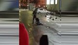 Дагестанец вызвал на уличный бой оскорбившего его российского ОМОНовца и избил его на глазах прохожих и полиции. ВИДЕО