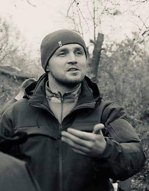 Учора була річниця смерті воїна Азова Дениса Янтаря, який змусив Зеленського пояснювати, що він не лох 01