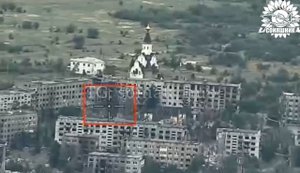 Пілоти Повітряних сил знищили пункт управління БпЛА "Молнія" окупантів авіабомбами GBU-62. ВIДЕО