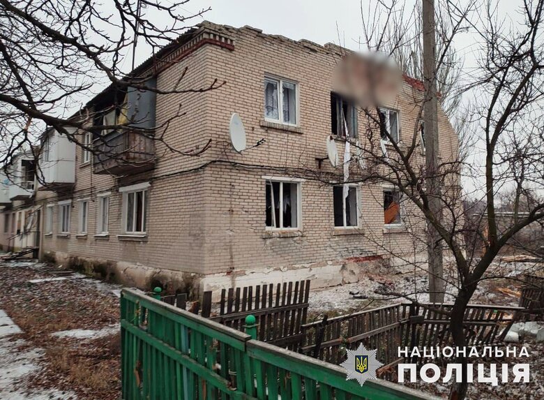 Наслідки обстрілів Донеччини: зруйновані житлові будинки, поранені цивільні, - поліція 05