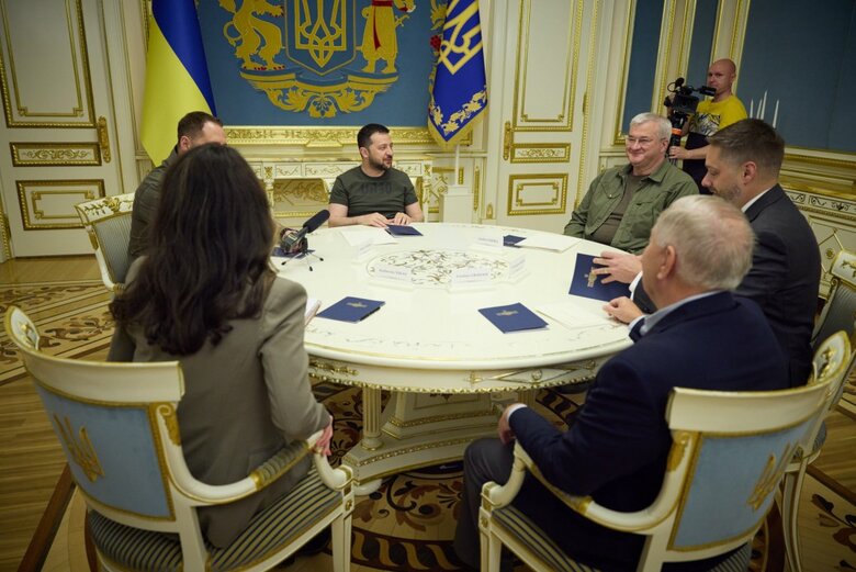 Говорили про реалізацію української формули миру, - Зеленський зустрівся із сенатором США Ліндсі Гремом 02