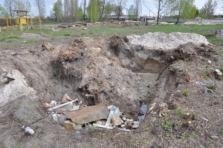 Покинутые позиции российских оккупантов в районе Гостомеля и Здвижовки под Киевом 03