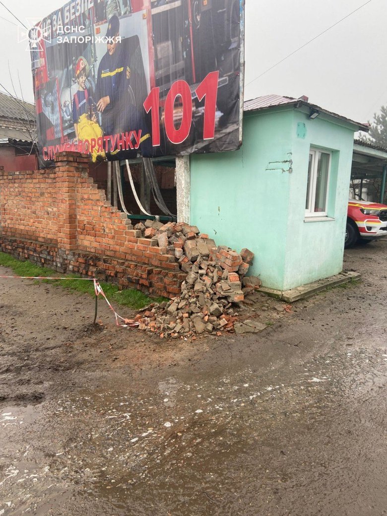 Russia attacks Ukrainian rescuers in Zaporizhzhia