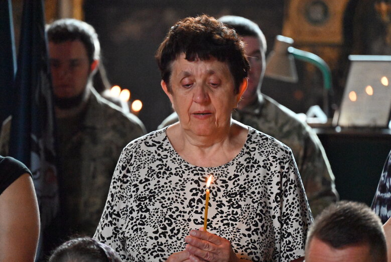 У Володимирському соборі попрощалися із загиблим у боях за Україну воїном Микитою Оптимістом Красновідом 44