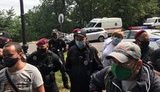 Поліція заважає екоактивістам проводити під Радою акцію на підтримку сортування сміття: взяли в кільце, діють, як гопота, - Казанський. ФОТОрепортаж (оновлено)