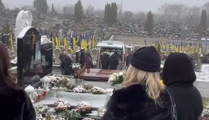 Невимовний біль: у Тернополі попрощалися з жертвами російського обстрілу. ВIДЕО