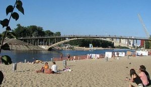 Купатися на київських пляжах відсьогодні заборонено