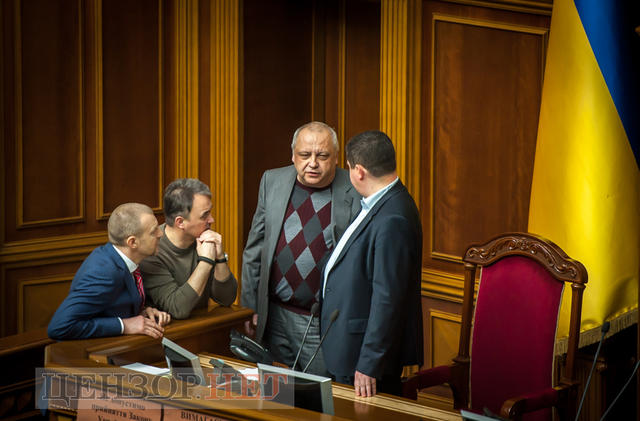 Як минув день у Раді: правоохоронці в сесійній залі, Фейсбук Литвина і Савченко, яка затрималася після засідання 03 Як минув день у Раді: правоохоронці в сесійній залі, Фейсбук Литвина і Савченко, яка затрималася після засідання 03