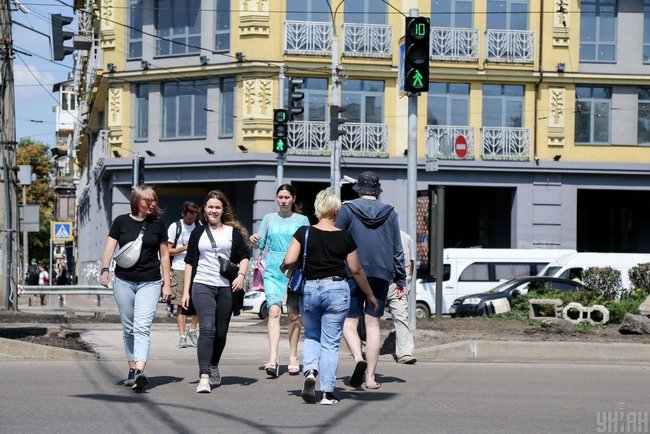 На столичному Подолі відкрили довгоочікуваний пішохідний перехід 04
