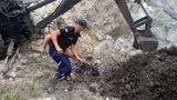 Мужчина и подросток погибли под обвалом песка в стихийном карьере на Днепропетровщине. ФОТО