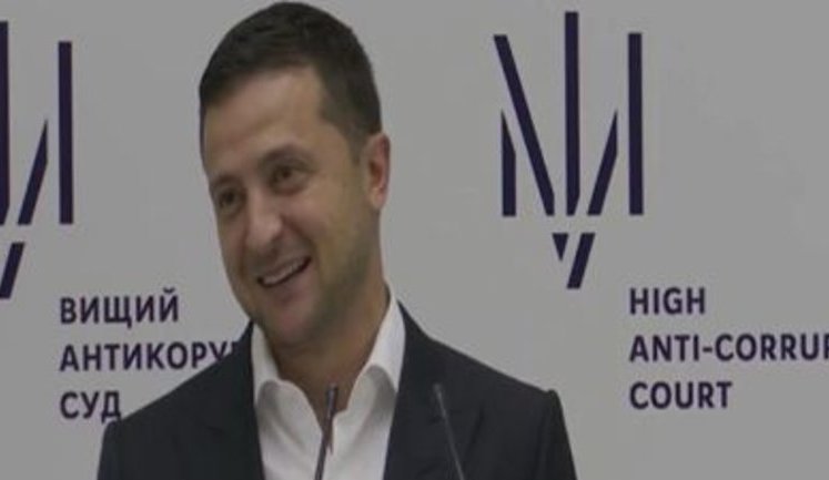 "Бачиш, пане Богдан, люди за один місяць роблять ремонт, а ми не можемо переїхати", - Зеленський - главі свого офісу на відкритті Антикорупційного суду. ВIДЕО