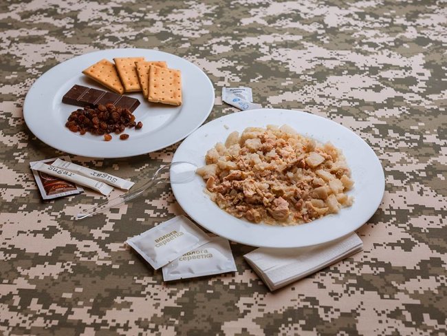 Poroshenko: Soldiers fighting in Donbas to be supplied with new field rations meeting NATO standards 01