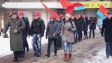 Луганский учитель истории устроил флэшмоб под памятником Ворошилову. ФОТОрепортаж