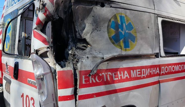 Ворог ударив дроном по швидкій на Миколаївщині: поранено водія та лікарку. ФОТО