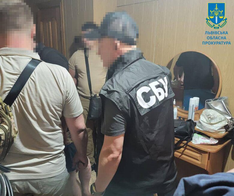 Дискредитував військових, перешкоджав врученню повісток та виправдовував агресію РФ: на Львівщині затримано блогера 02