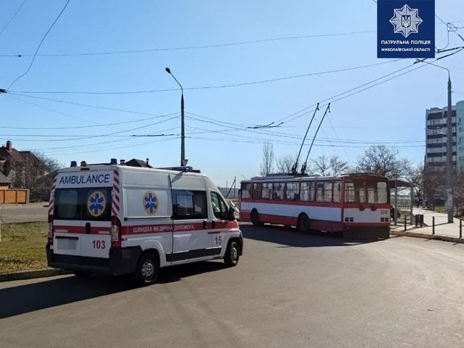 Військовослужбовець побив жінку-водія тролейбуса в Миколаєві за здачу помятими купюрами 02