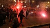 Бунт в центре Москвы: футбольные фанаты устроили драку с кавказцами и ОМОНом. Слышны выстрелы...