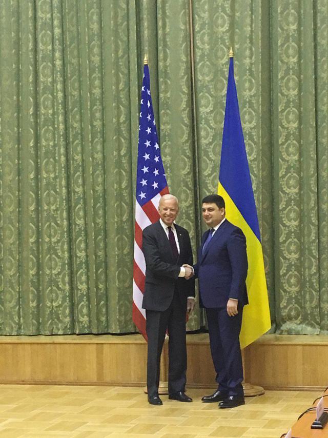 байден гройсман