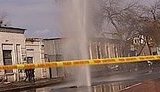 В Киевэнерго отметили новые тарифы двадцатиметровым фонтаном из люка посреди улицы. ВИДЕО.
