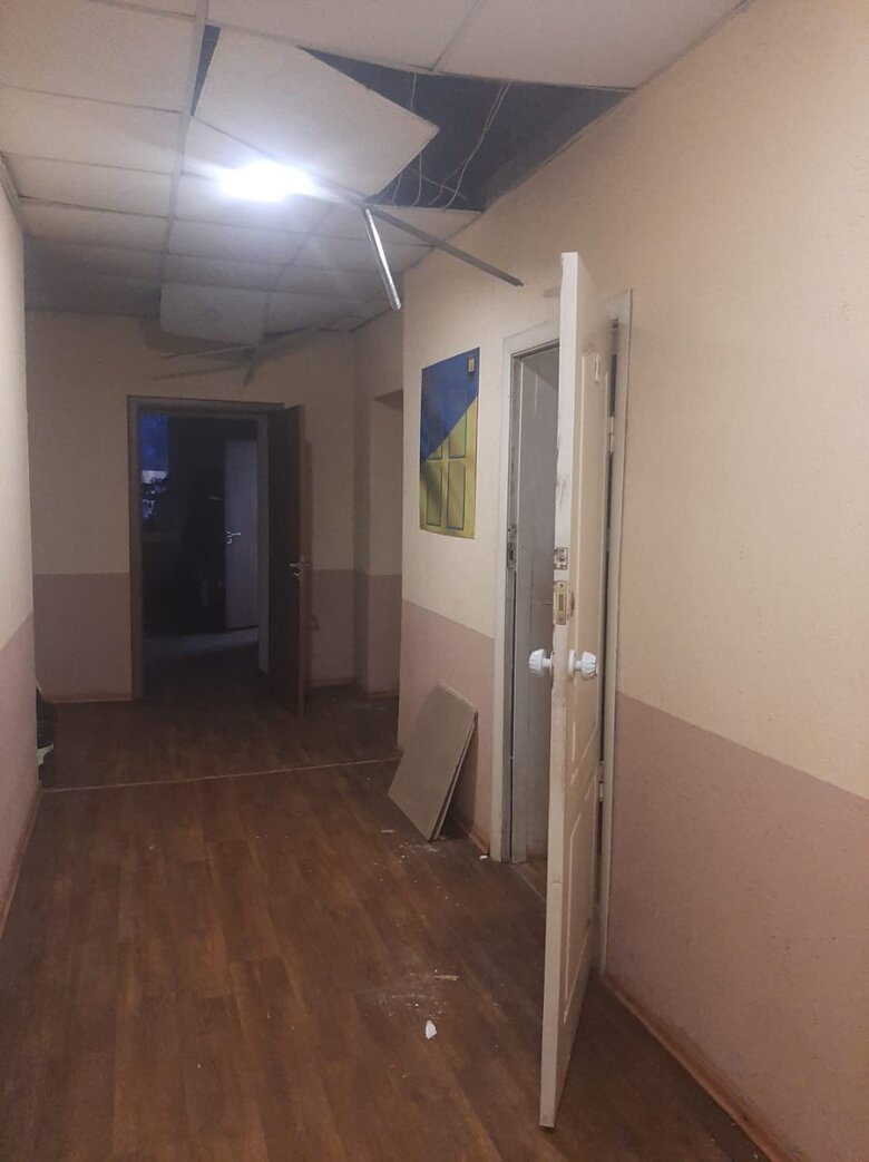 Рашисти вдарили по Торецьку: Пошкоджено будівлю пожежної частини 02