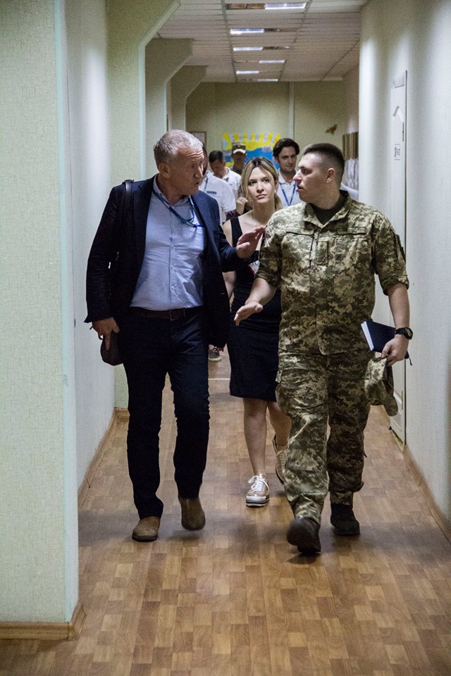 Сирський обговорив із заступником глави СММ ОБСЄ Етерінгтоном питання двостороннього припинення вогню на Донбасі 04