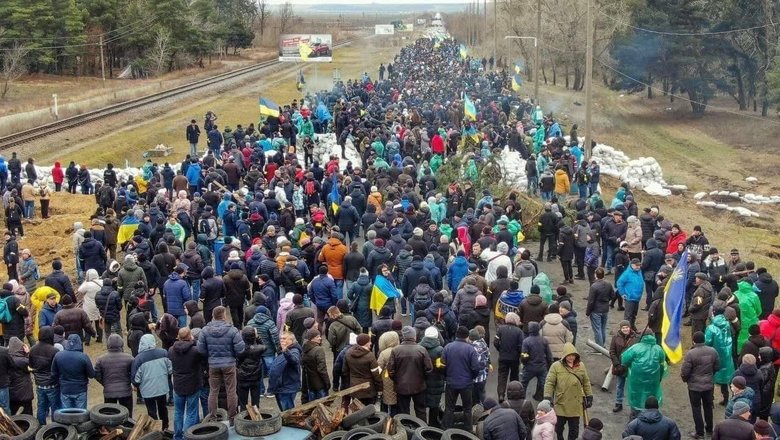Енергодар у ці хвилини. Тисячі містян вийшли на захист Запорізької АЕС 01