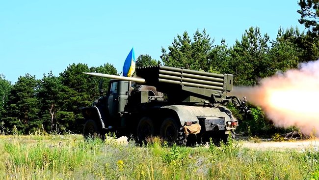 Тактические учения с боевой стрельбой подразделений реактивной артиллерии проходят на Черниговщине 05