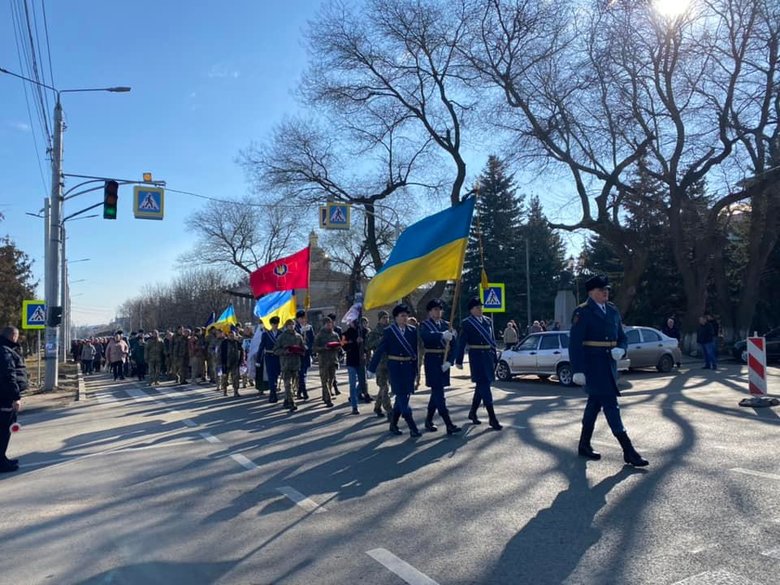 На Вінниччині попрощалися із загиблим внаслідок російського обстрілу воїном 56-ї ОМПБр Денисом Кононенком 25