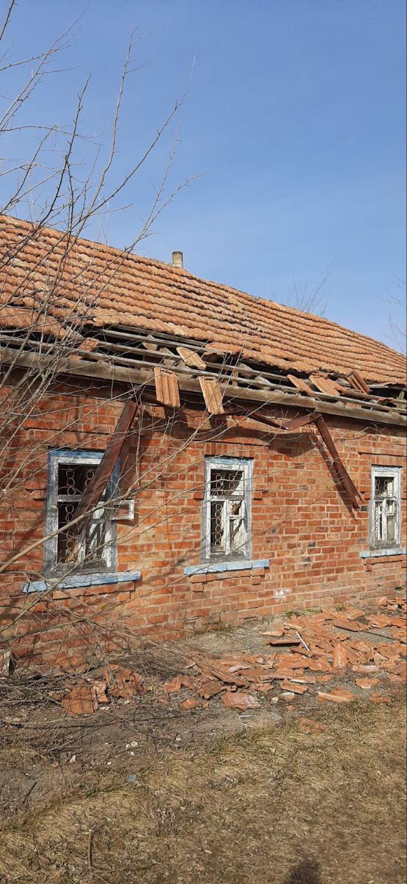 Российские оккупанты обстреляли село Таврическое Запорожской области 03