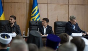 "Вийди отсюда, розбійник! Плохо чуєш? Іді гуляй", - Зеленский выгнал с совещания в Борисполе секретаря горсовета Годунка. ВИДЕО