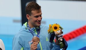 "Так держать", - Зеленский поздравил пловца Романчука, завоевавшего серебро на Олимпиаде