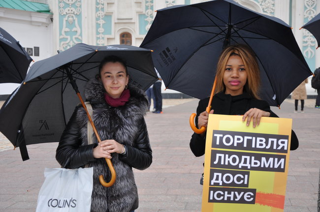 Прогулялися заради свободи: акція, приурочена до Європейського дня боротьби з торгівлею людьми, відбулася в Києві 09