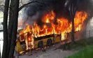 У Києві на проспекті Правди згорів автобус маршруту №102. ВІДЕО+ФОТО