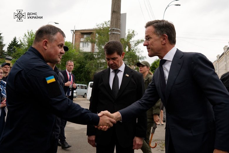 Рютте посетил место удара РФ по столичной Луке'янівці