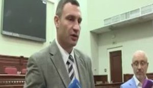 "В школах сегодня короткий день. Завтра в учебных заведениях занятия отменены", - Кличко объявил чрезвычайное положение в Киеве. ВИДЕО